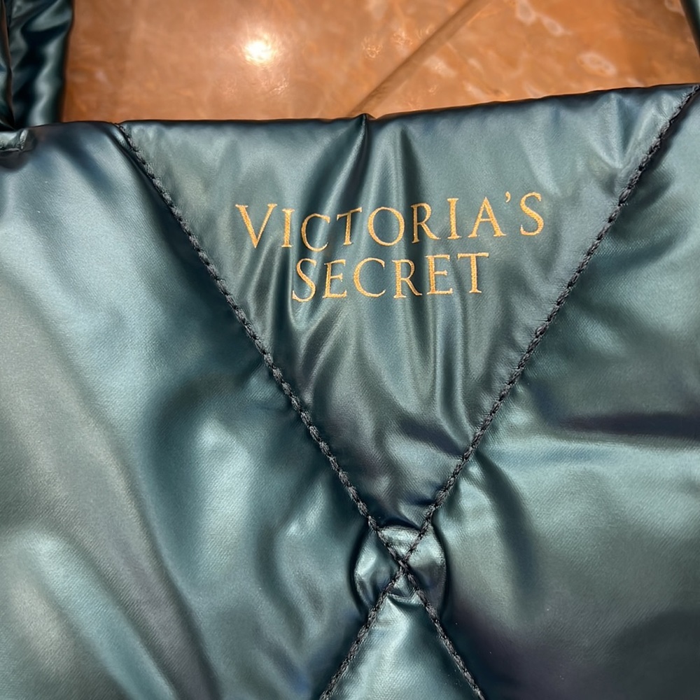 NWT Victoria Secret Tote - Picture 4 of 4